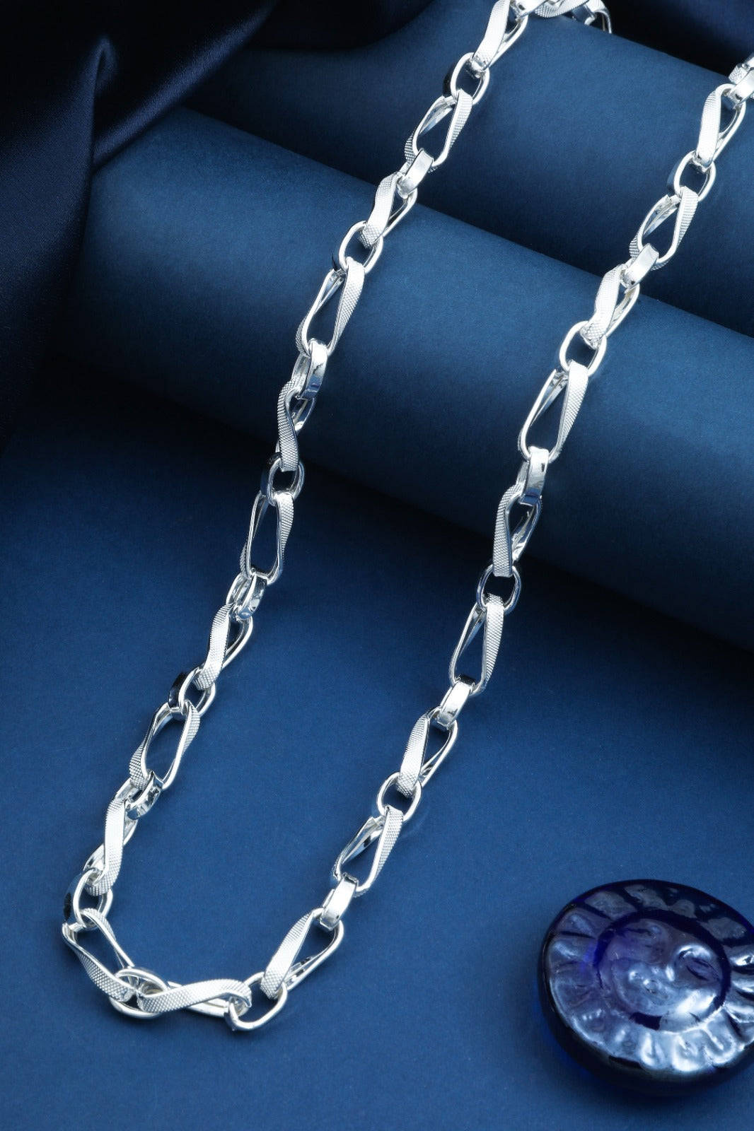 Twisted Facet Open-Link Chain